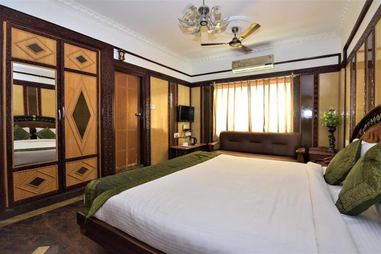 Navanidhi Comforts Hotel 2*