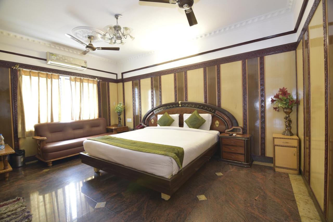Navanidhi Comforts Hotel 2*