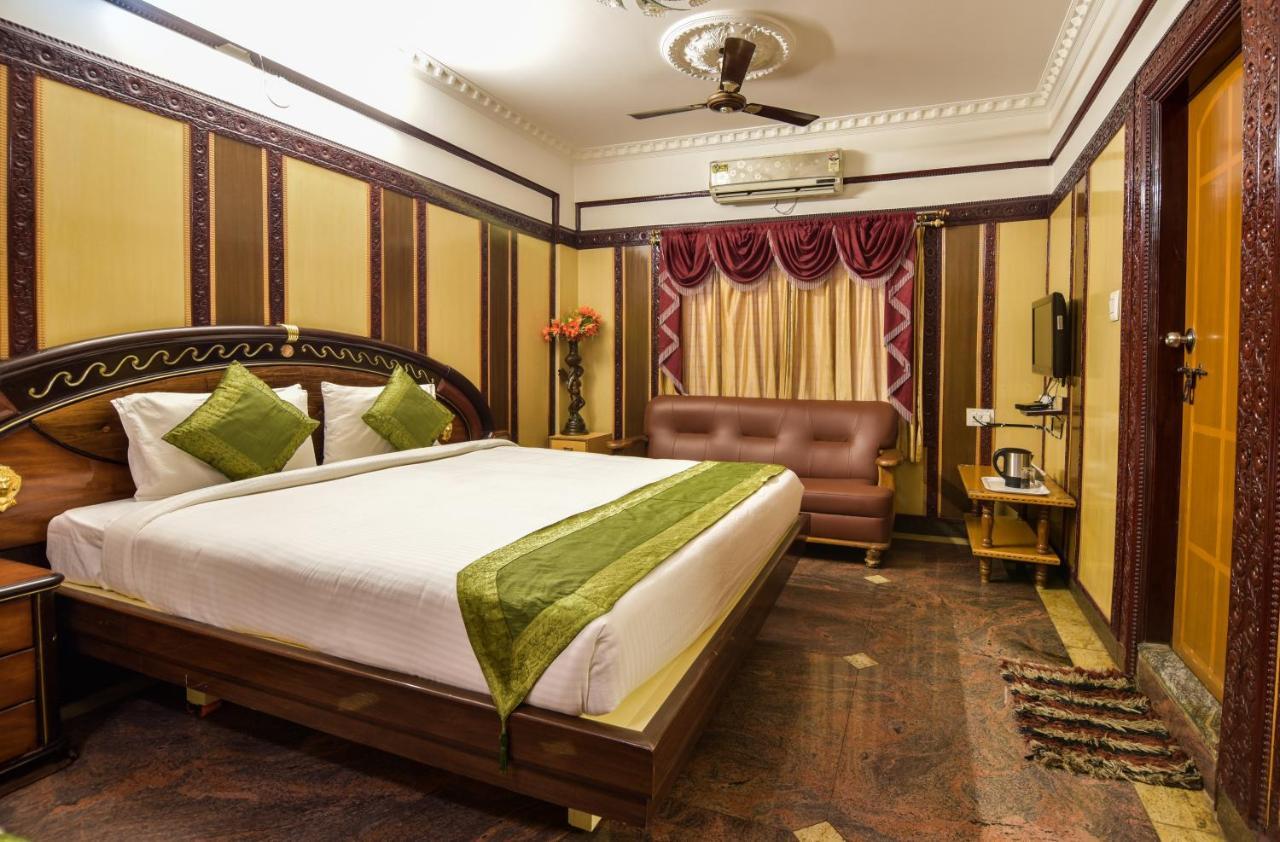 Hotel Navanidhi Comforts