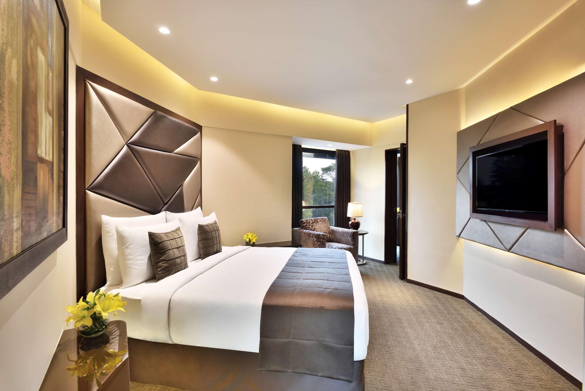 Hotel Radisson Blu Atria 5*