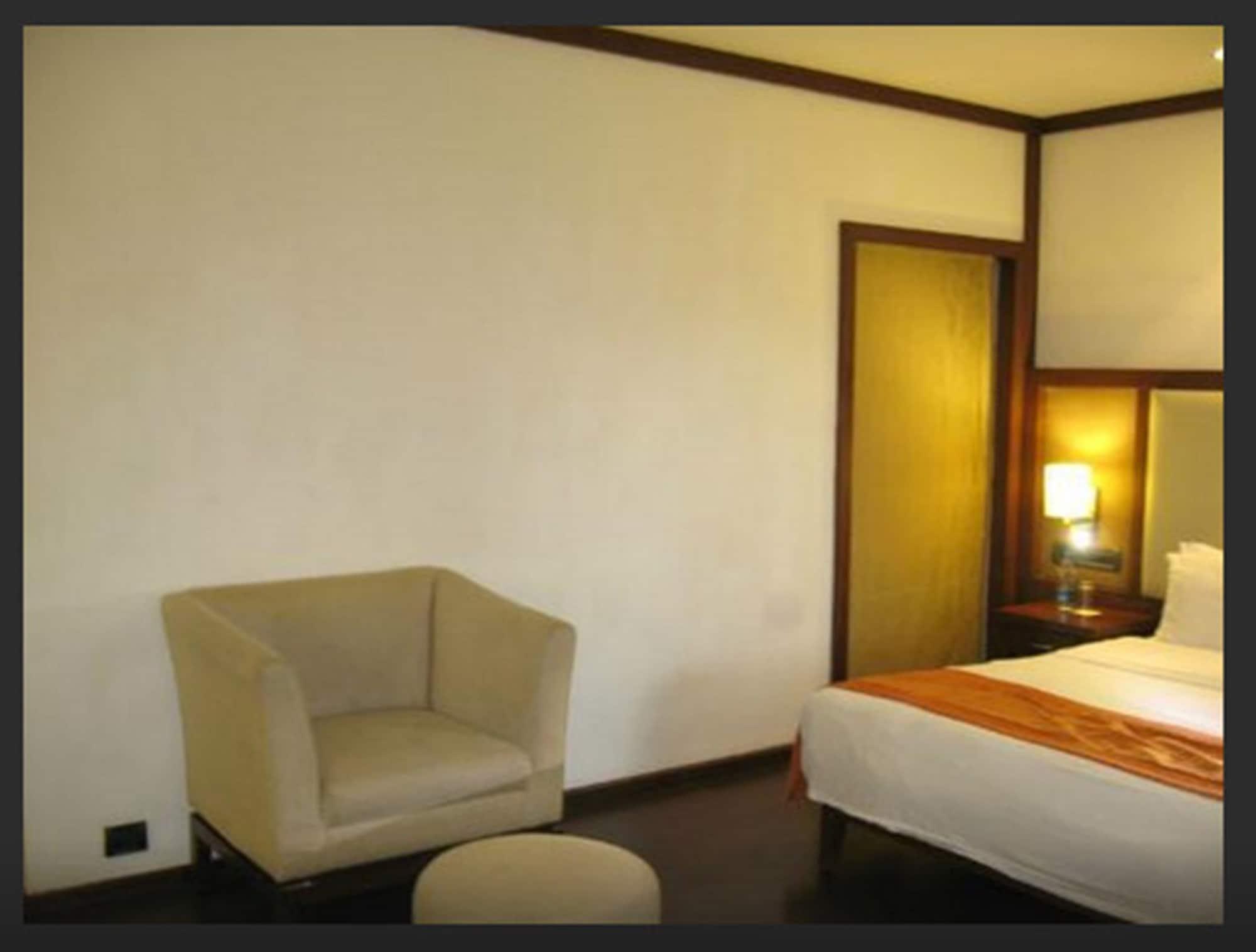 Royal Orchid & Convention Centre, Yelahanka Resort 4*