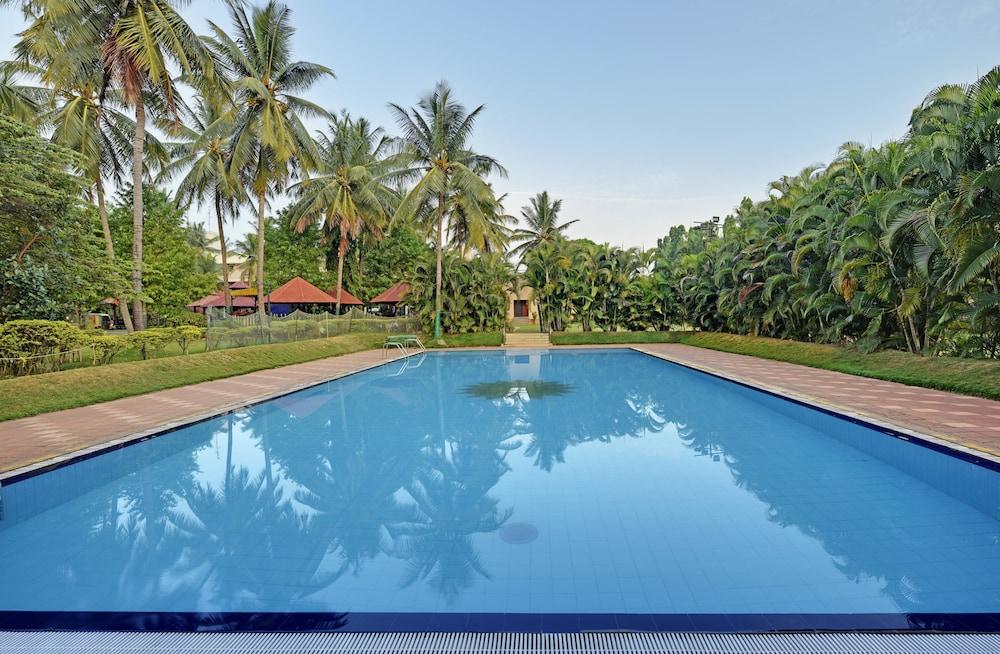 Resort Royal Orchid & Convention Centre, Yelahanka 4*