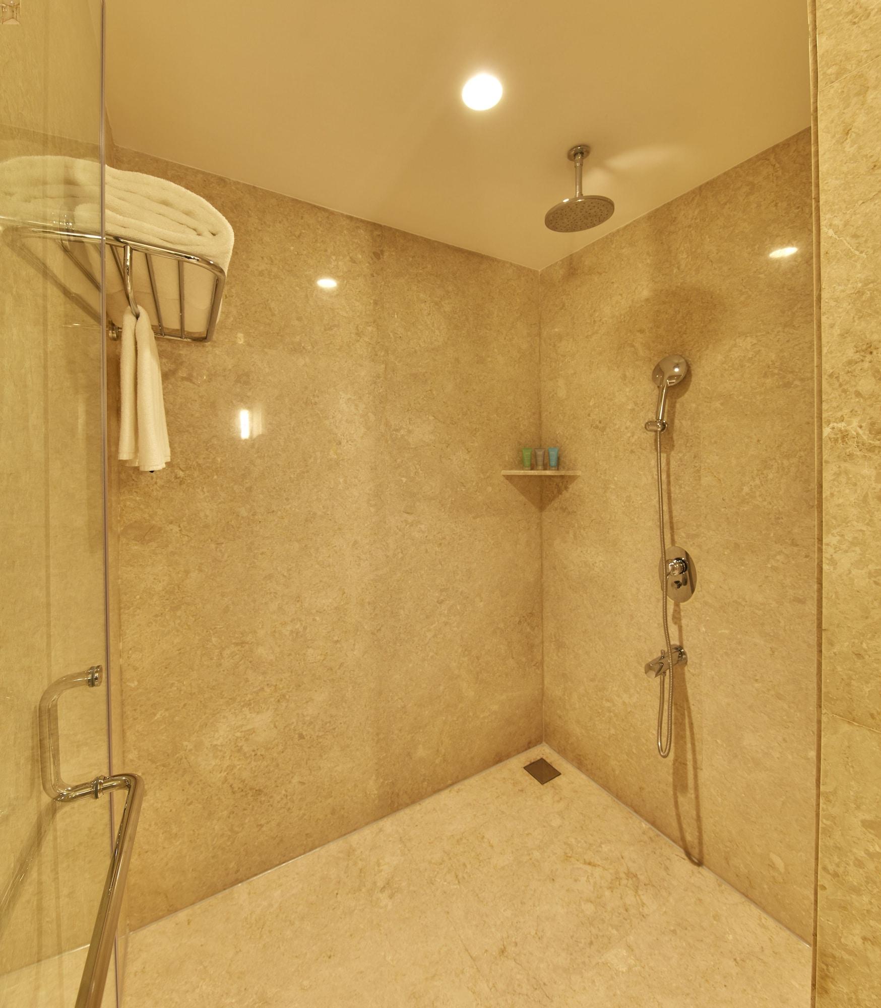 Hotel The Waverly Hotel & Residences 4*