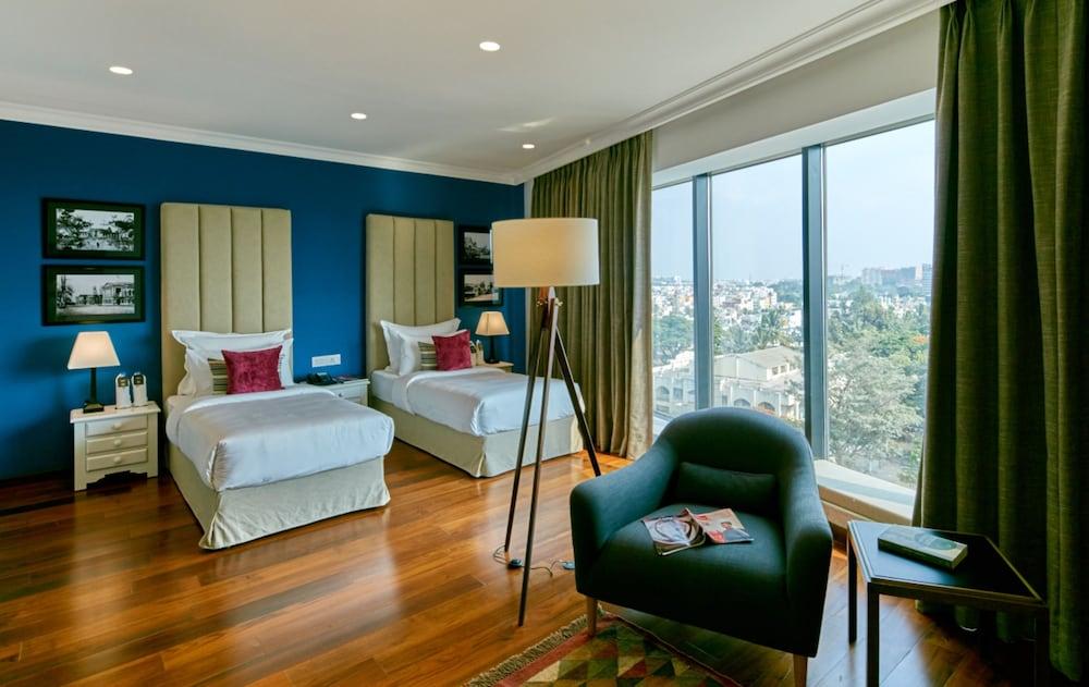 The Waverly Hotel & Residences 4*