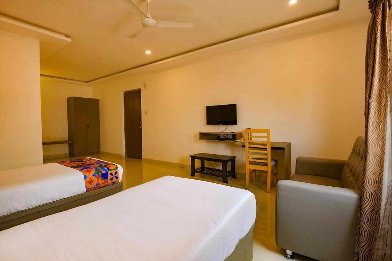 Fabhotel Champion Gateway - Yelahanka 3*