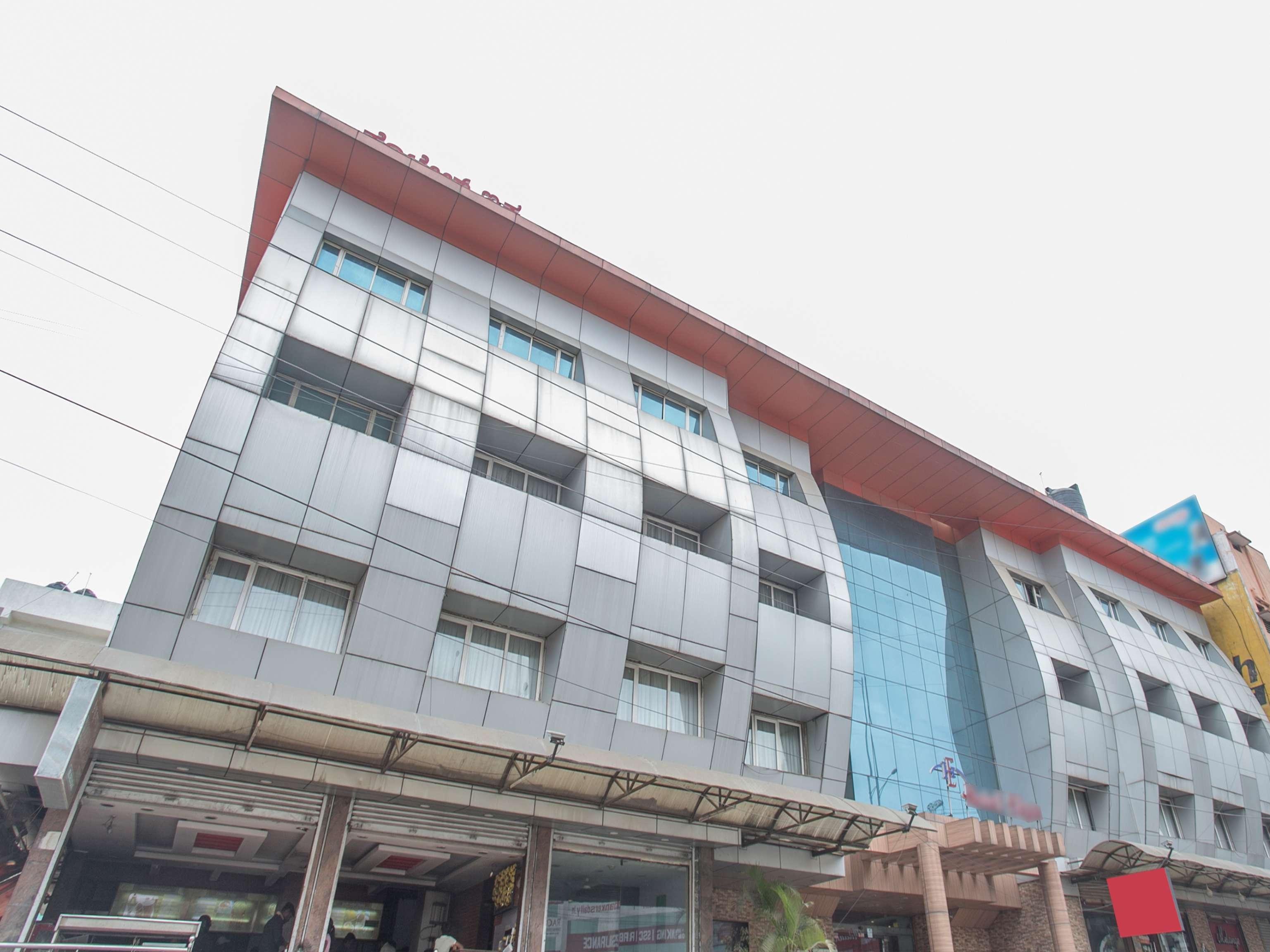 Capital O 14972 Ekaa Hotel 3*