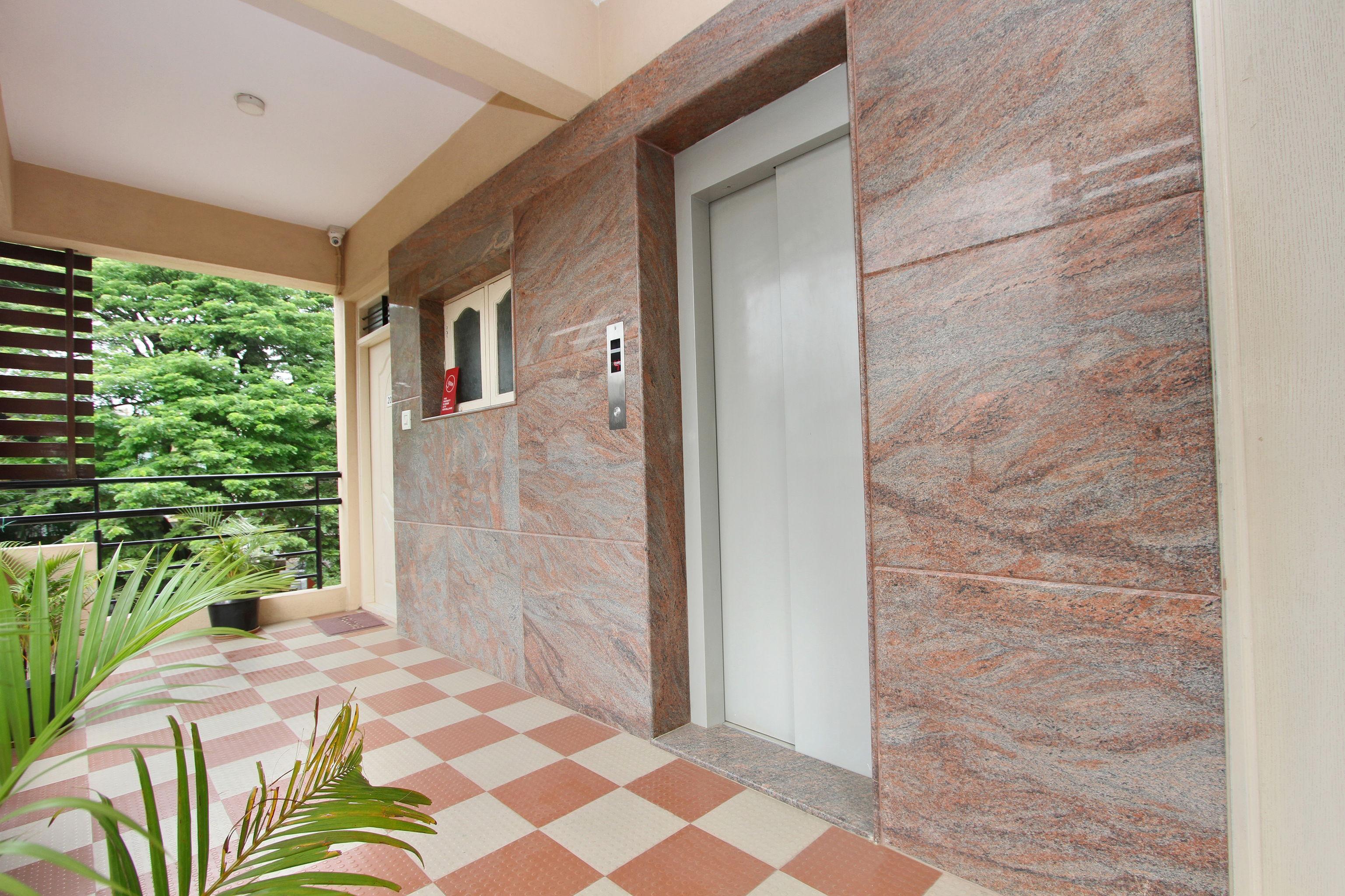 Hotel Oyo 2235 Indira Nagar