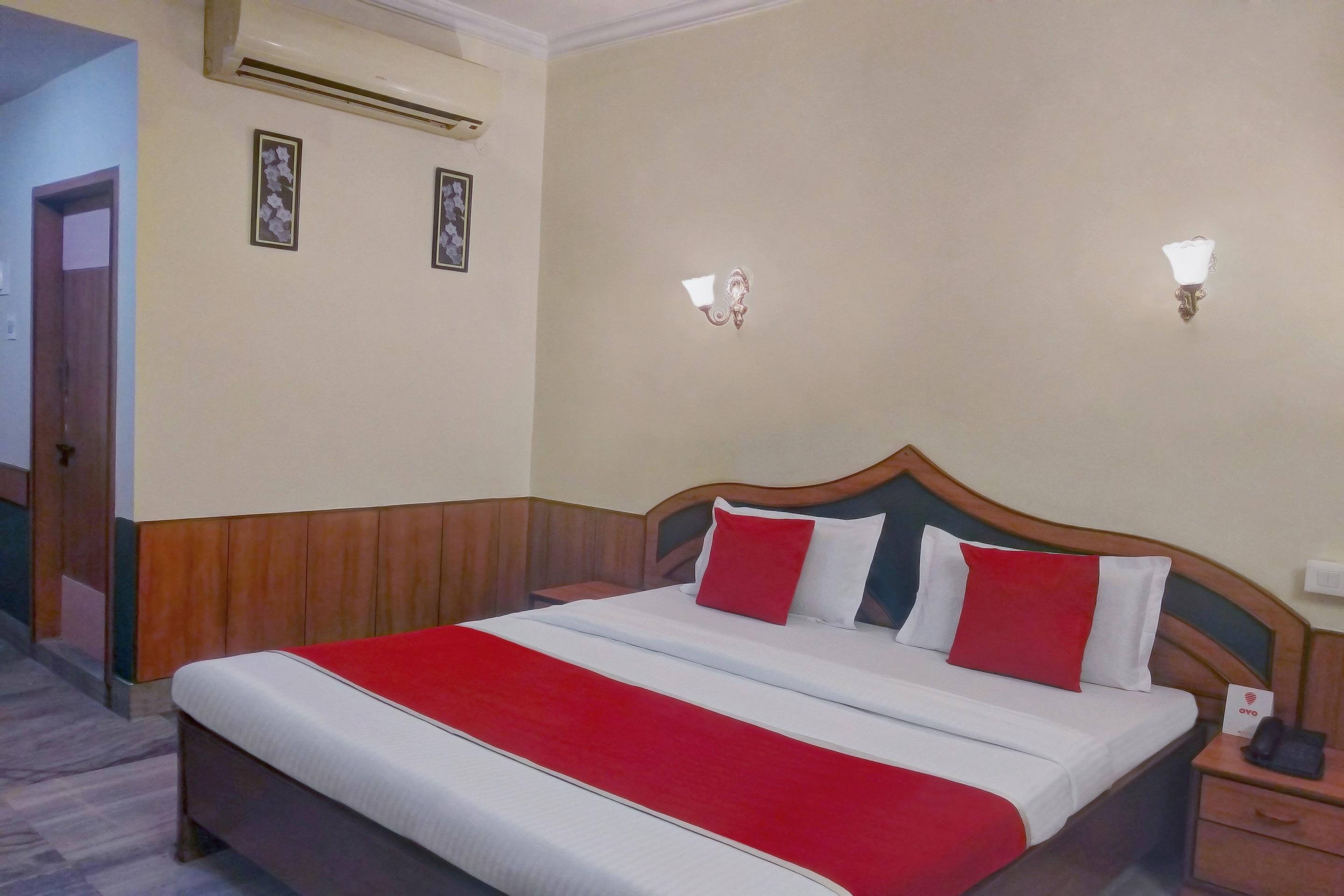 Oyo 10884 Pavana Residency Hotel