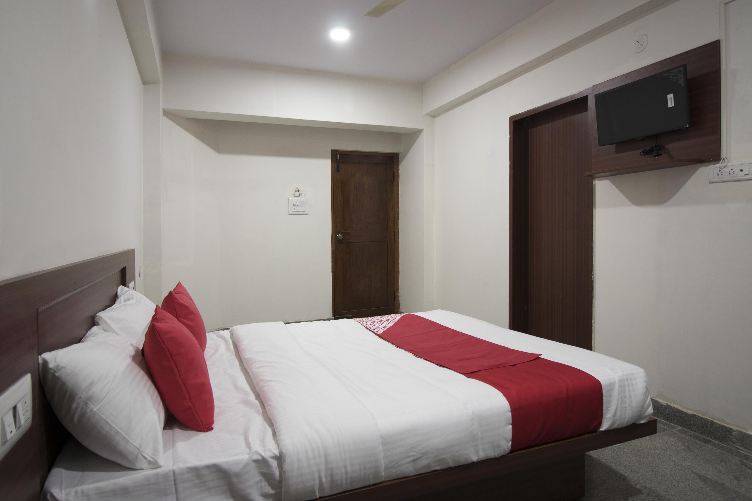 Oyo 22940 Sri Durga Residency 3*
