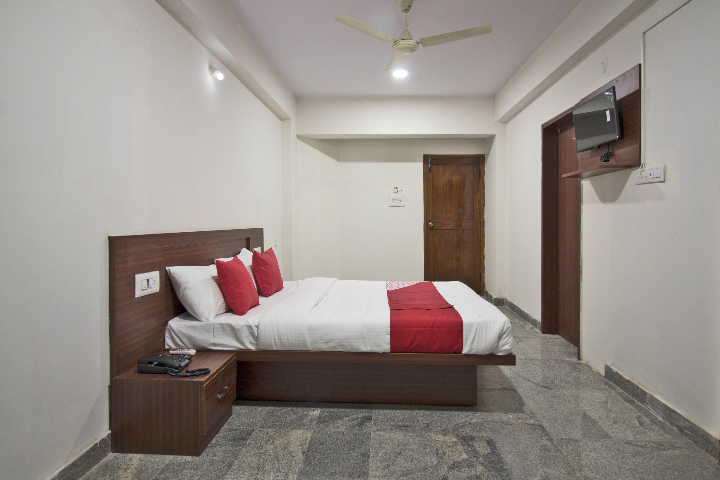 Oyo 22940 Sri Durga Residency