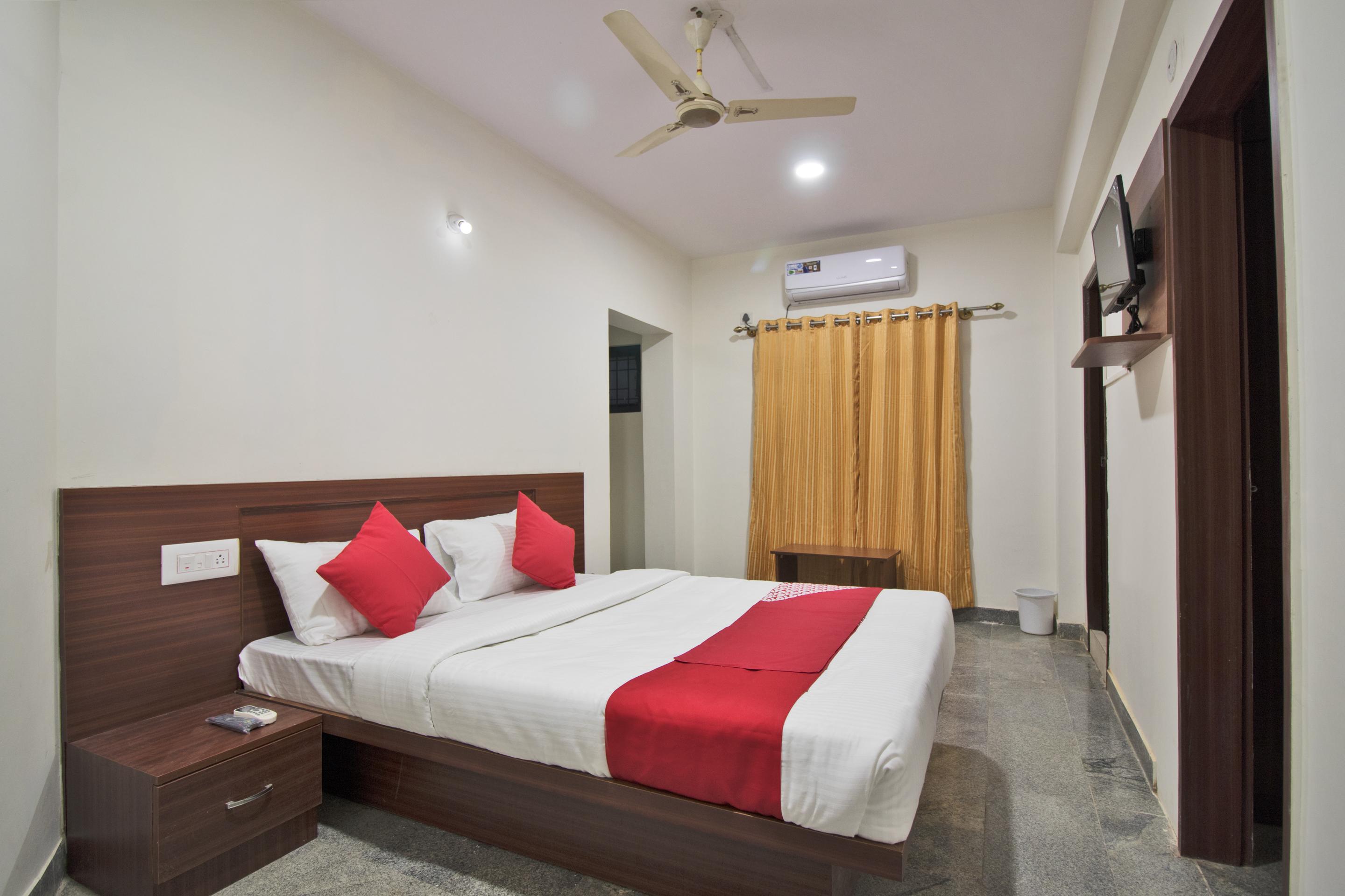 Oyo 22940 Sri Durga Residency