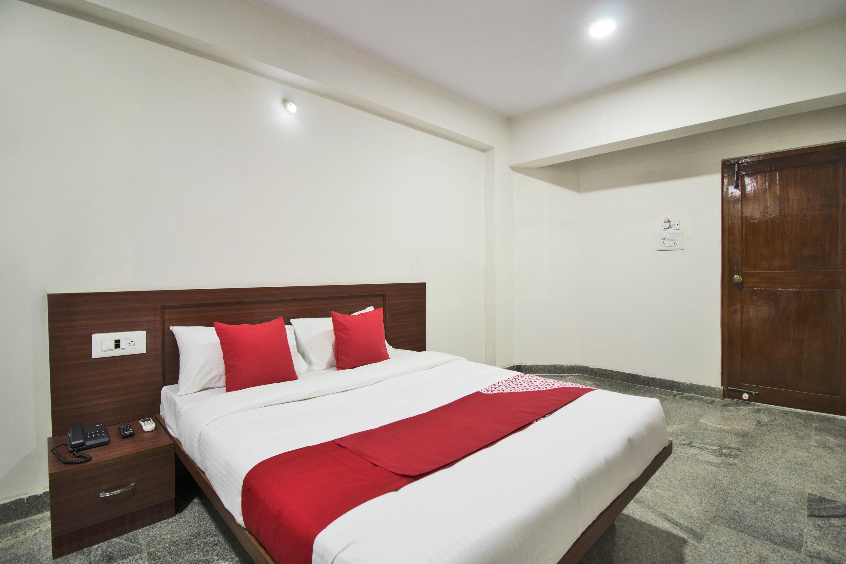 Oyo 22940 Sri Durga Residency 3*
