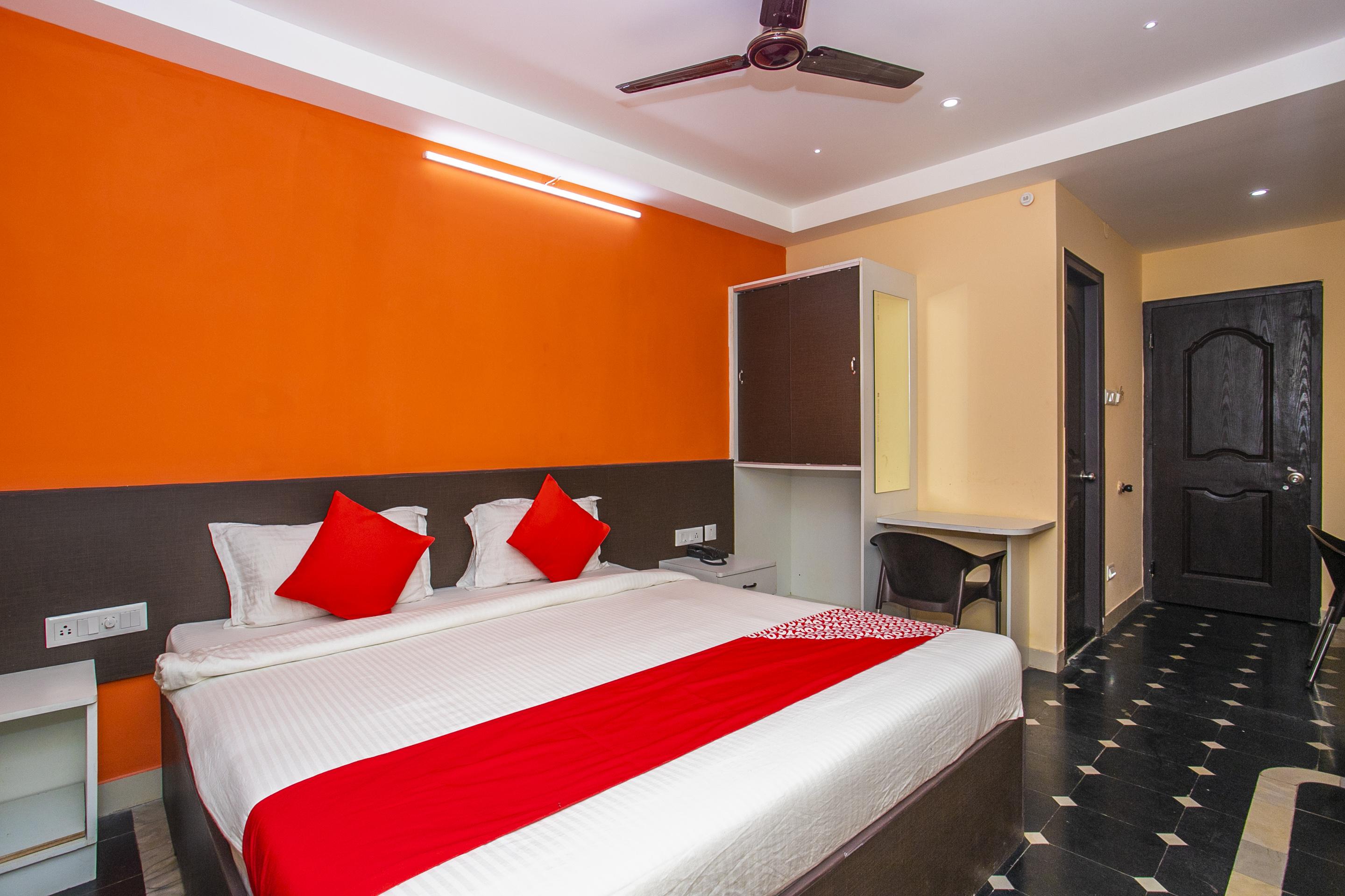 Oyo 22837 Chairmen's Hotel