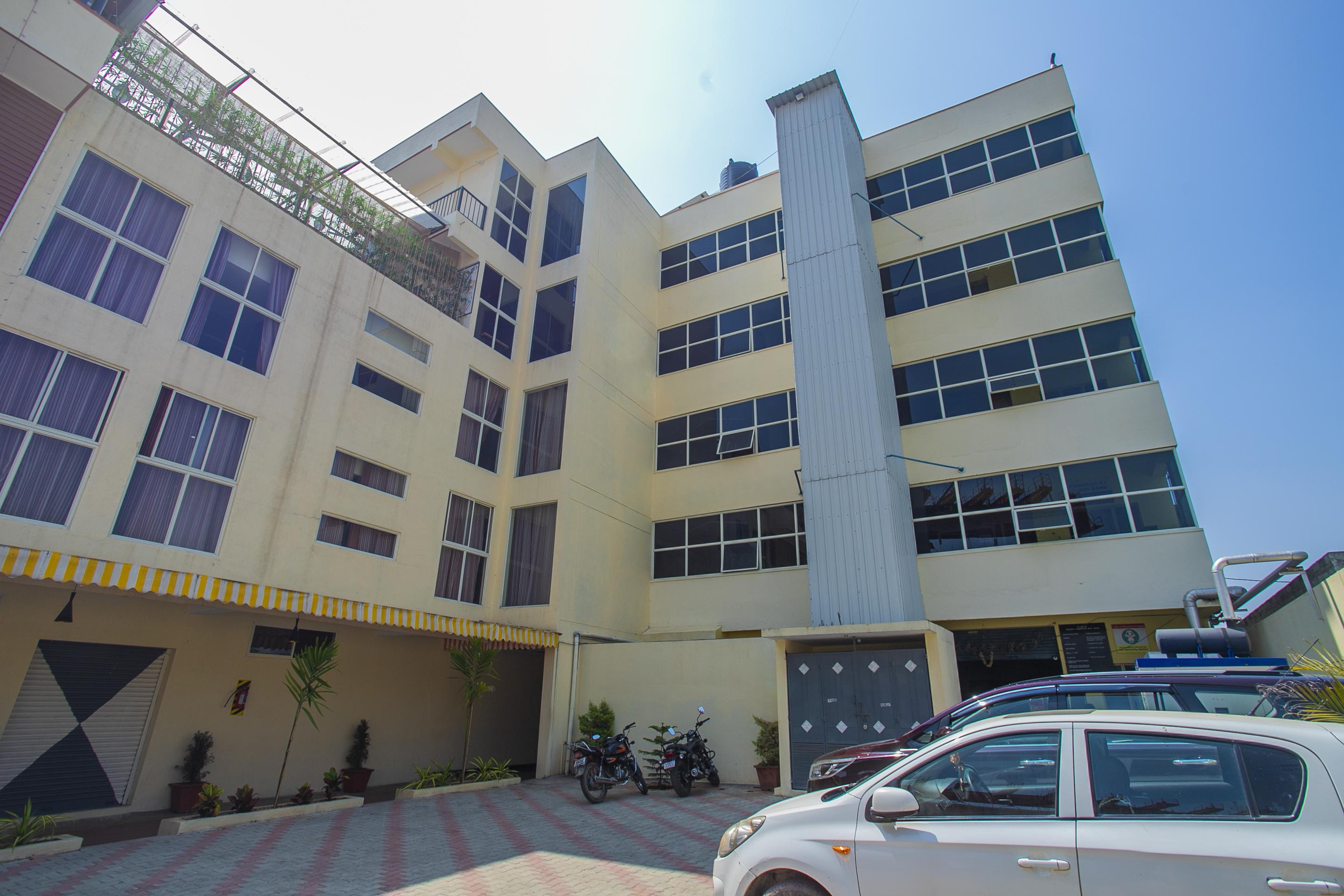 Hotel Oyo 22837 Chairmen's