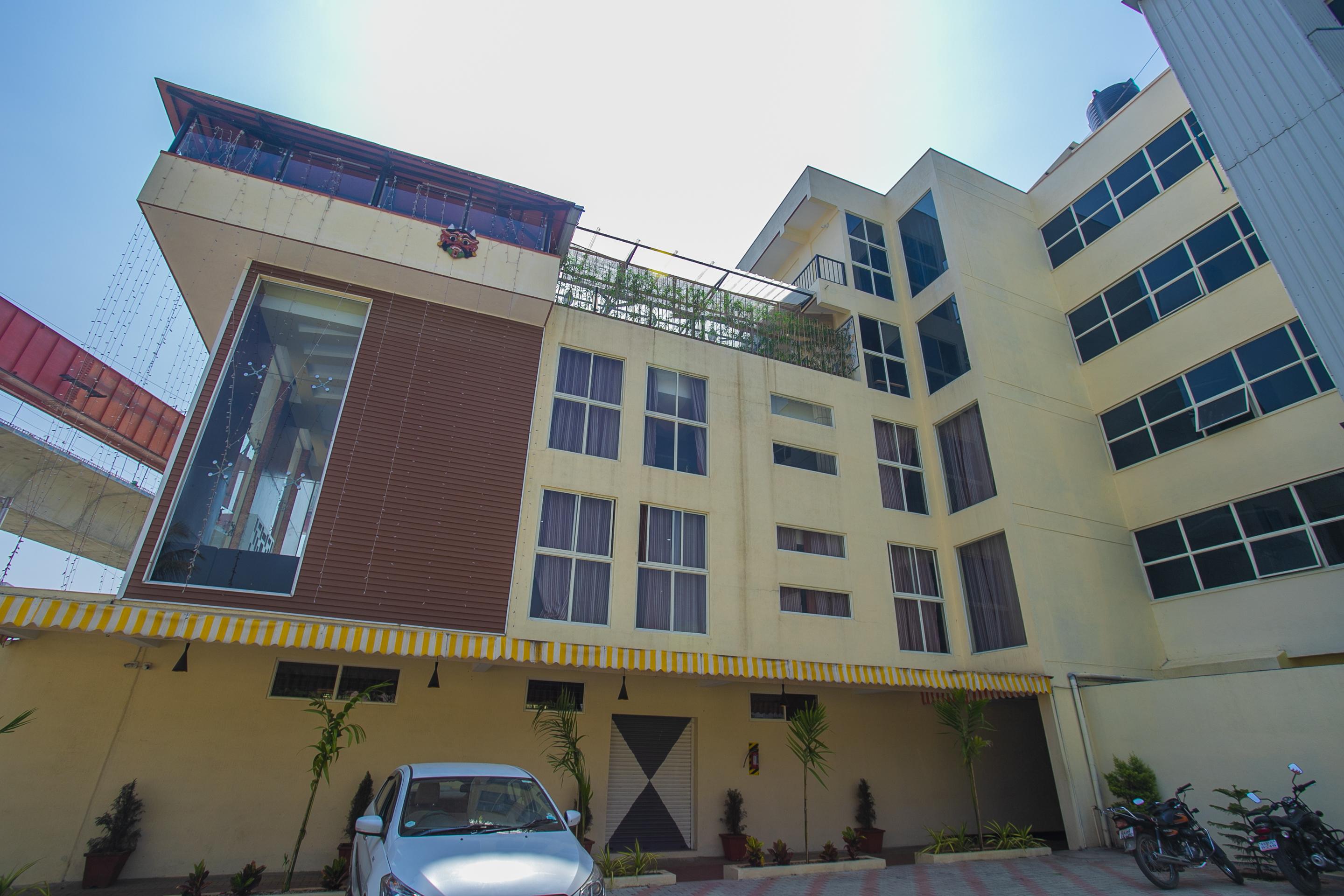 Oyo 22837 Chairmen's Hotel 3*