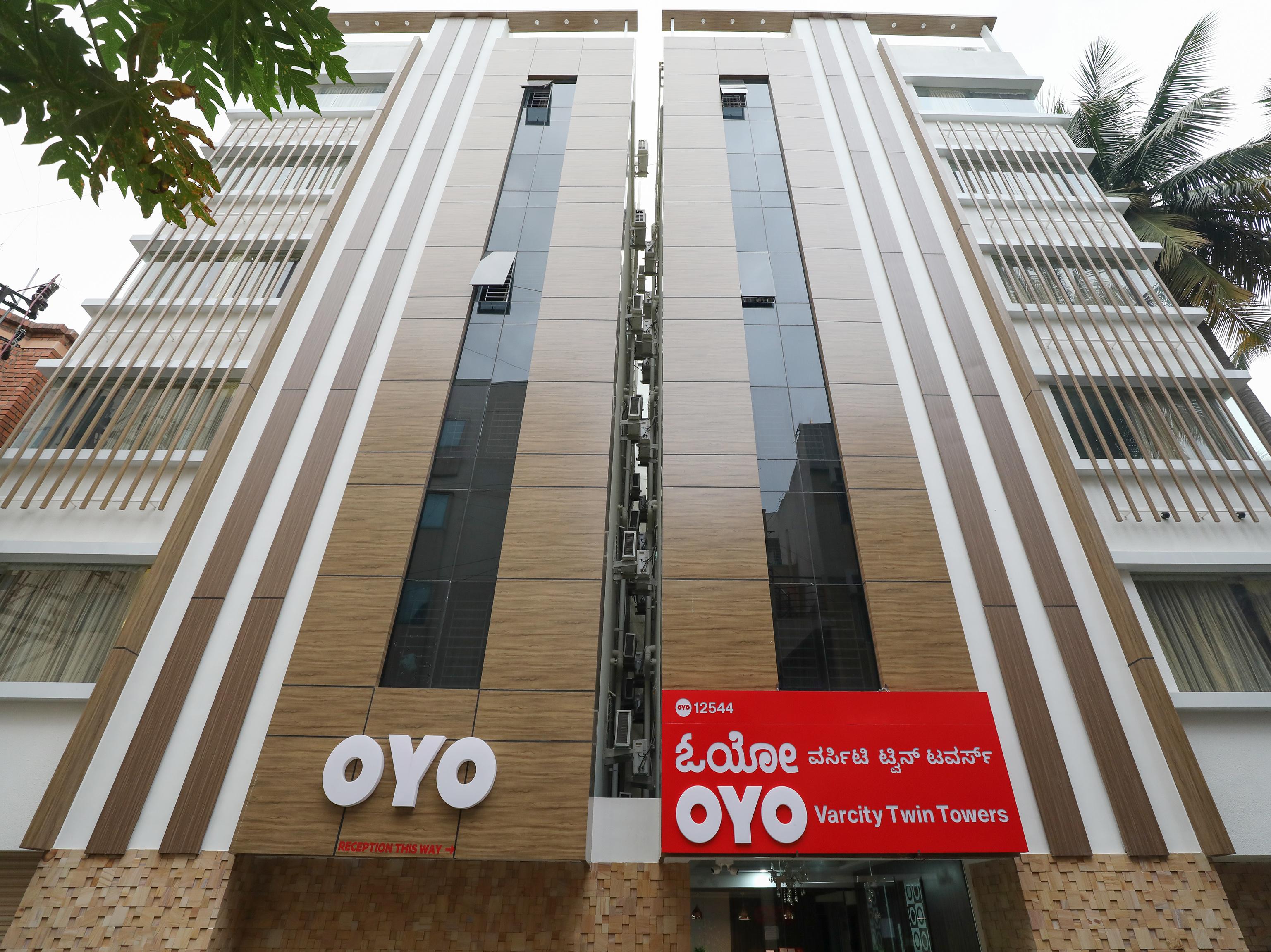 Oyo 12544 Varcity Twin Towers Hotel 3*