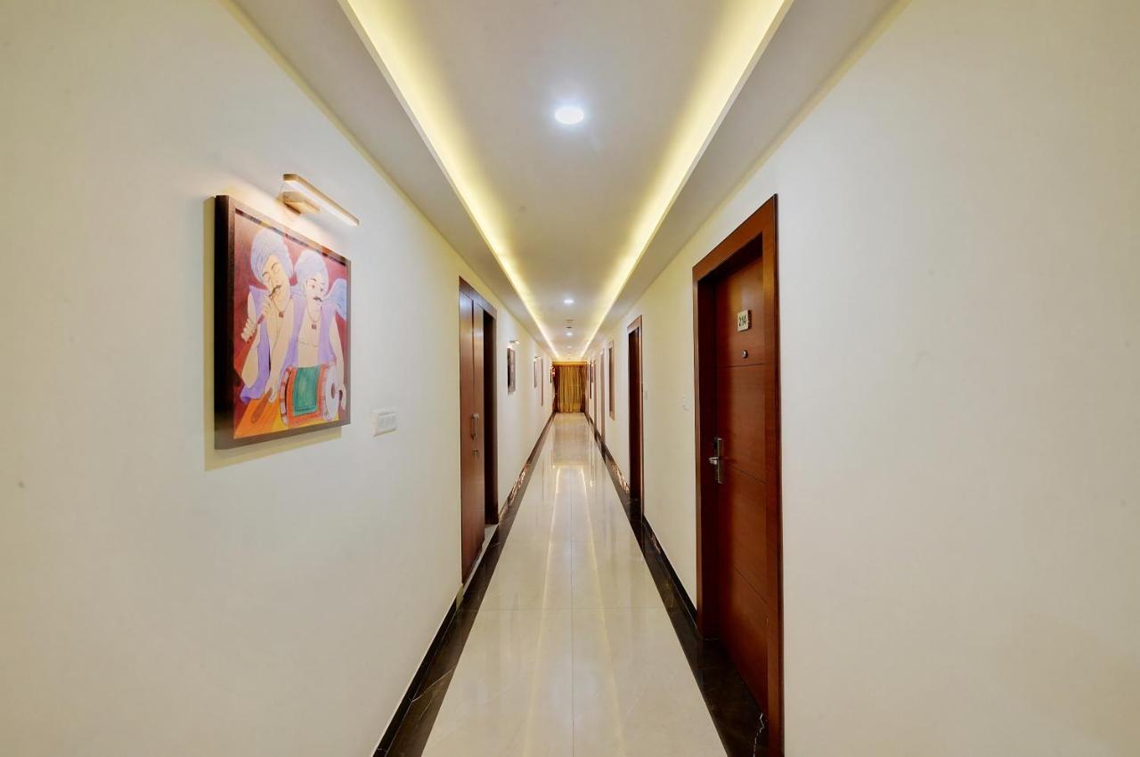 Hotel La Sara Gateway Bangalore