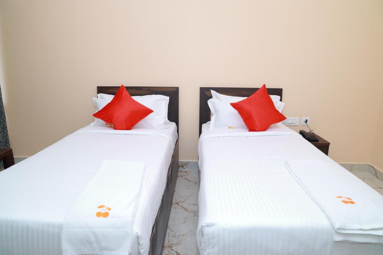 Golden Cherry Hotel 3*