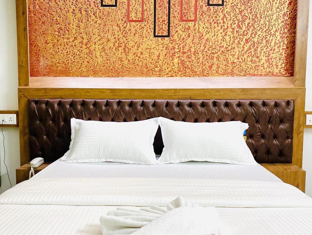 B Six 3* Bangalore