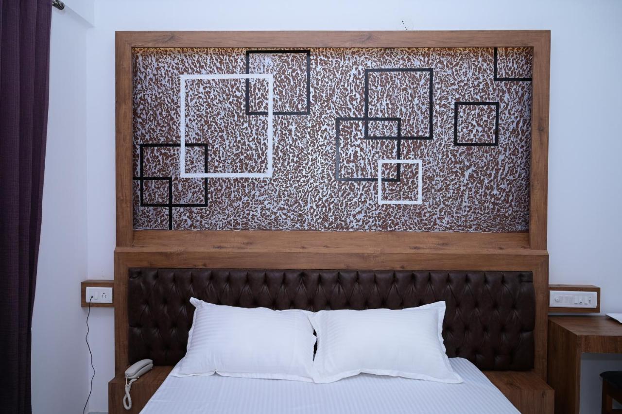 Hotel B Six 3*