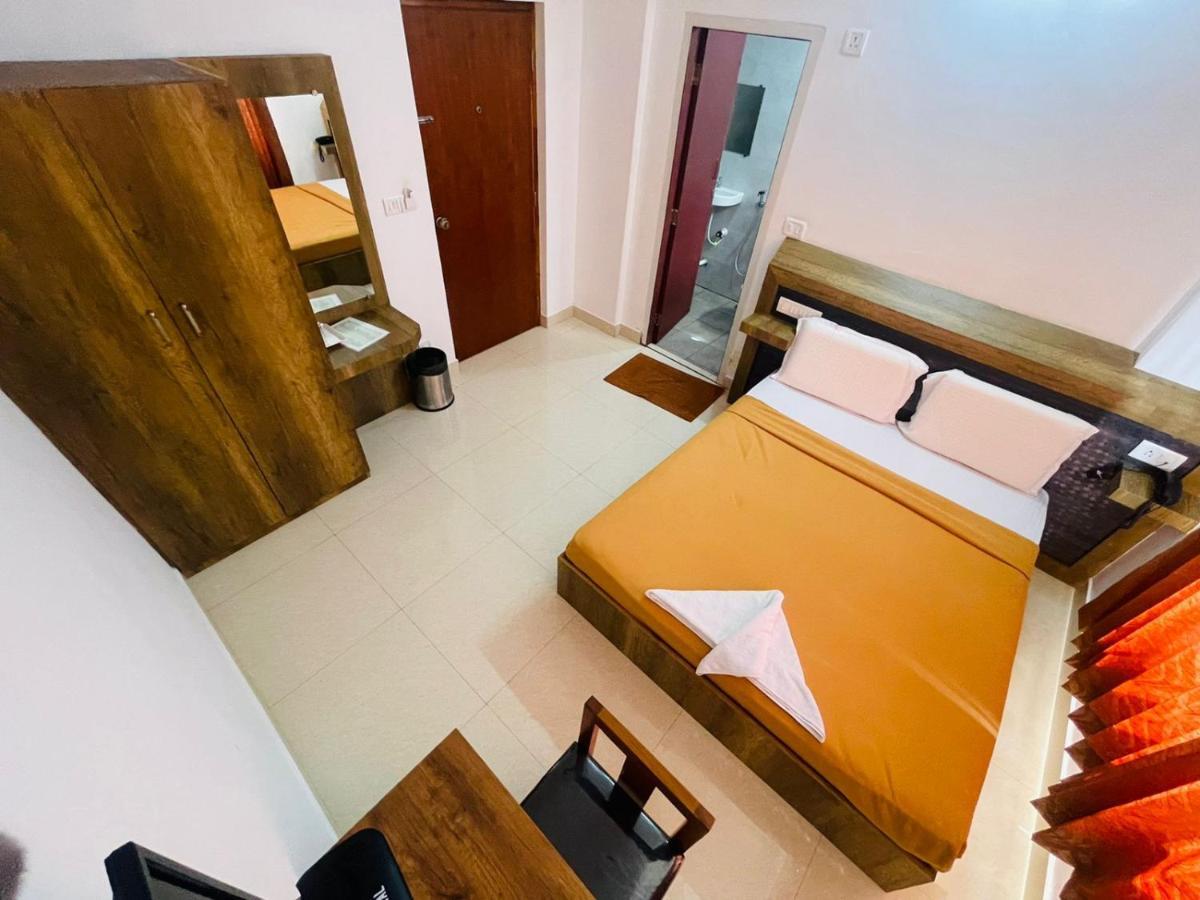 Hotel B Six 3*
