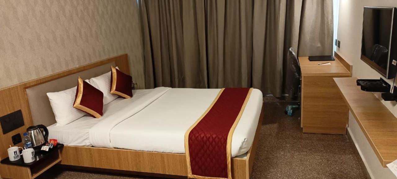 Icon Express By Bhagini Hoodi 3*