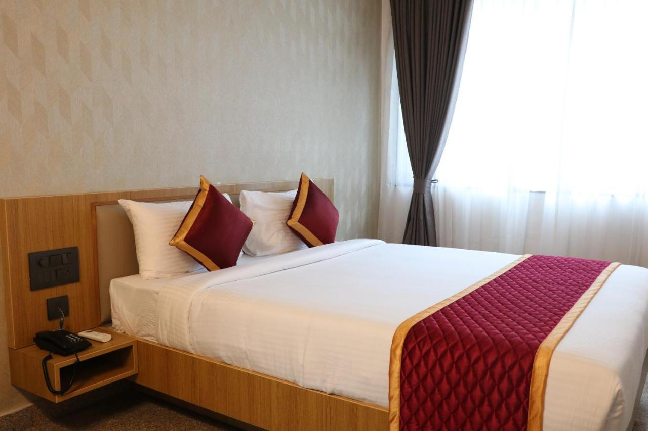 Icon Express By Bhagini Hoodi 3*