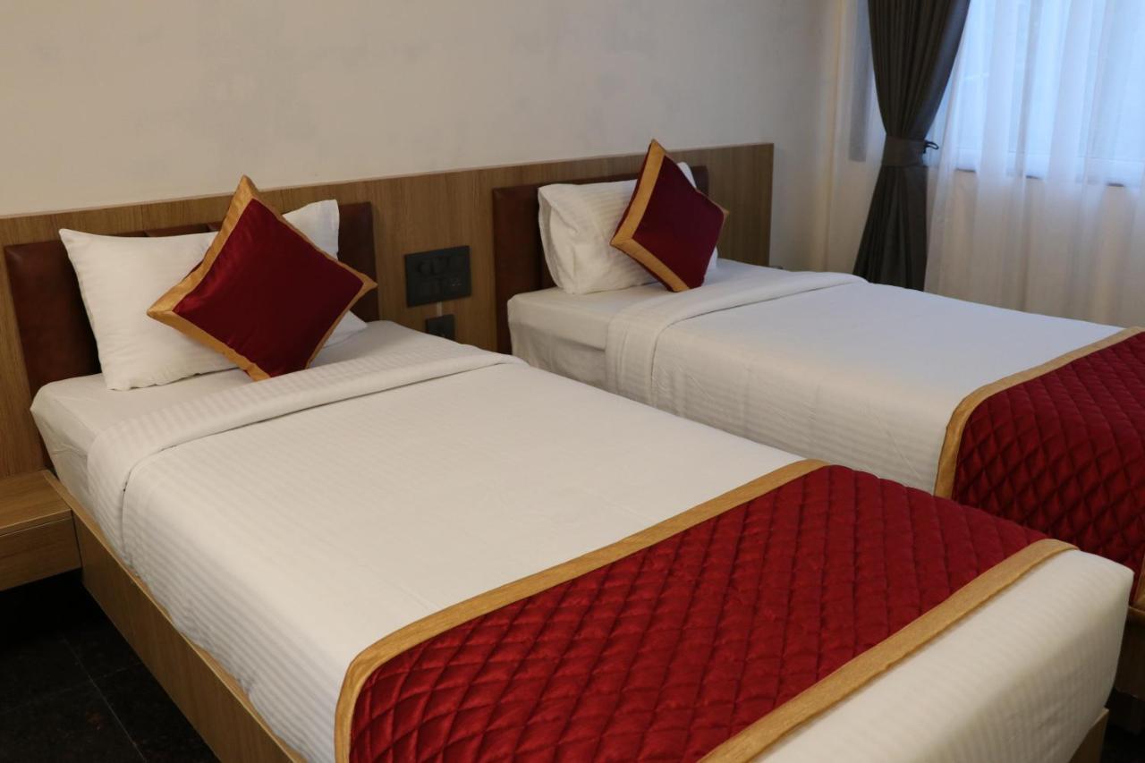 Icon Express By Bhagini Hoodi 3*