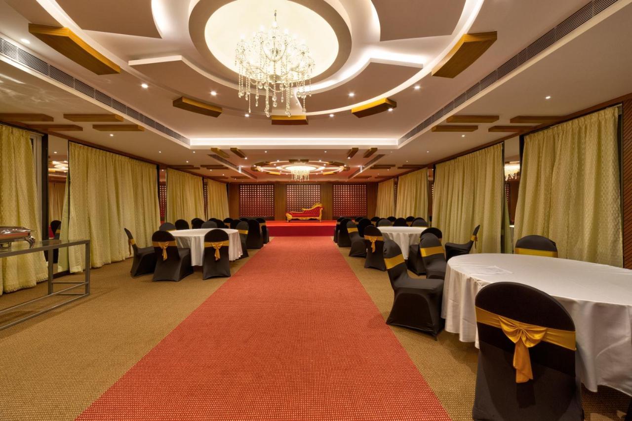 Icon Express By Bhagini Hoodi 3*