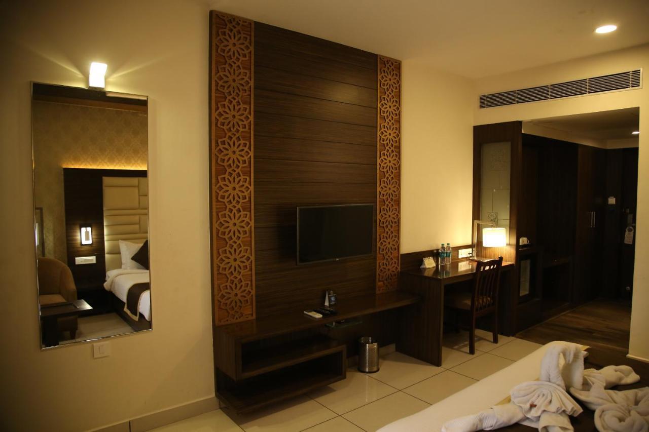 Hotel West 3*