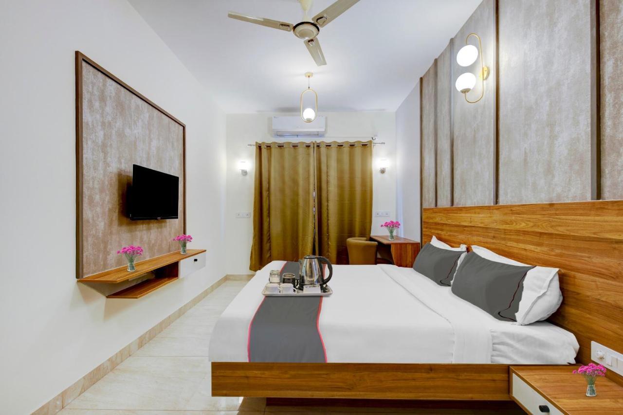 Hotel Super Collection O Royal Elevar Bangalore