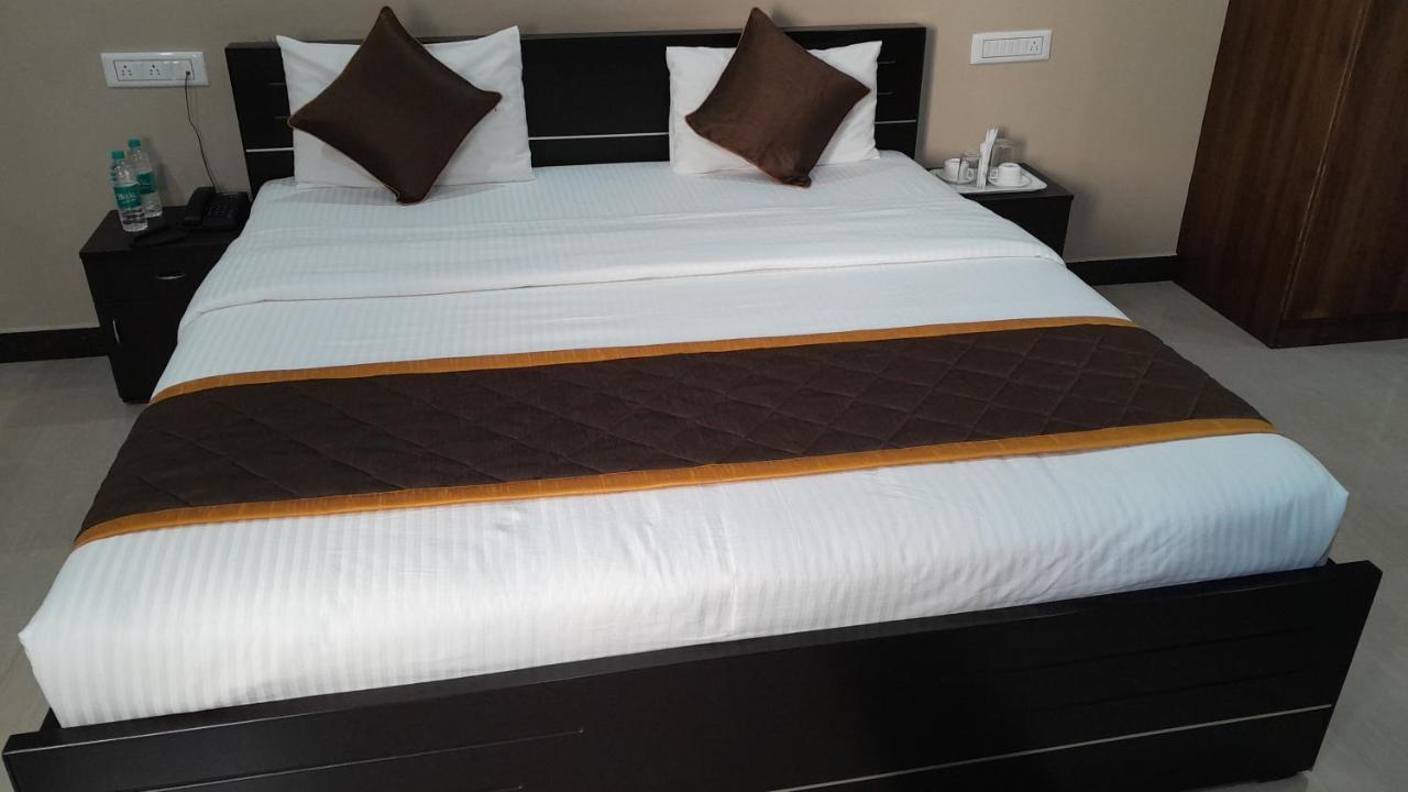 Hotel The Nisarga Grand Bangalore