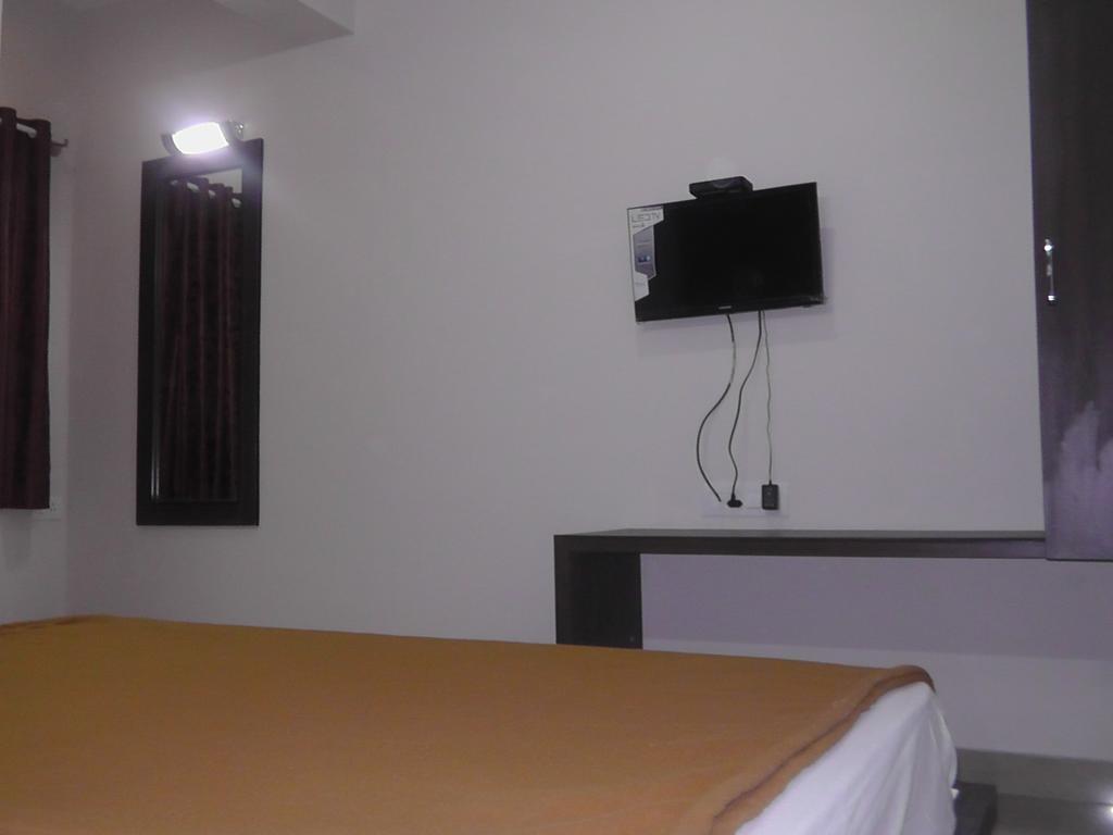 Everest Comforts Hotel 3*