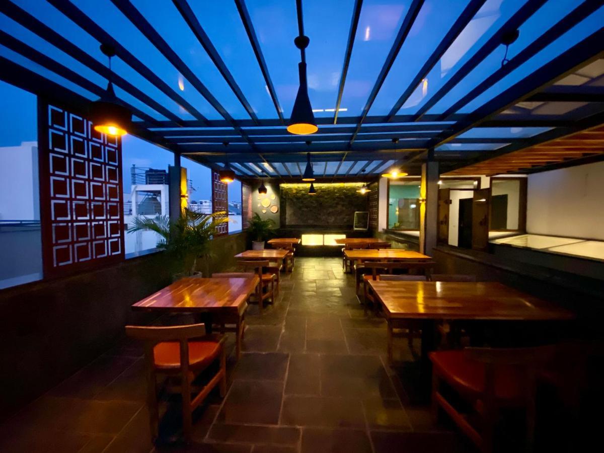 Aura Corporate Suites Hotel 3*