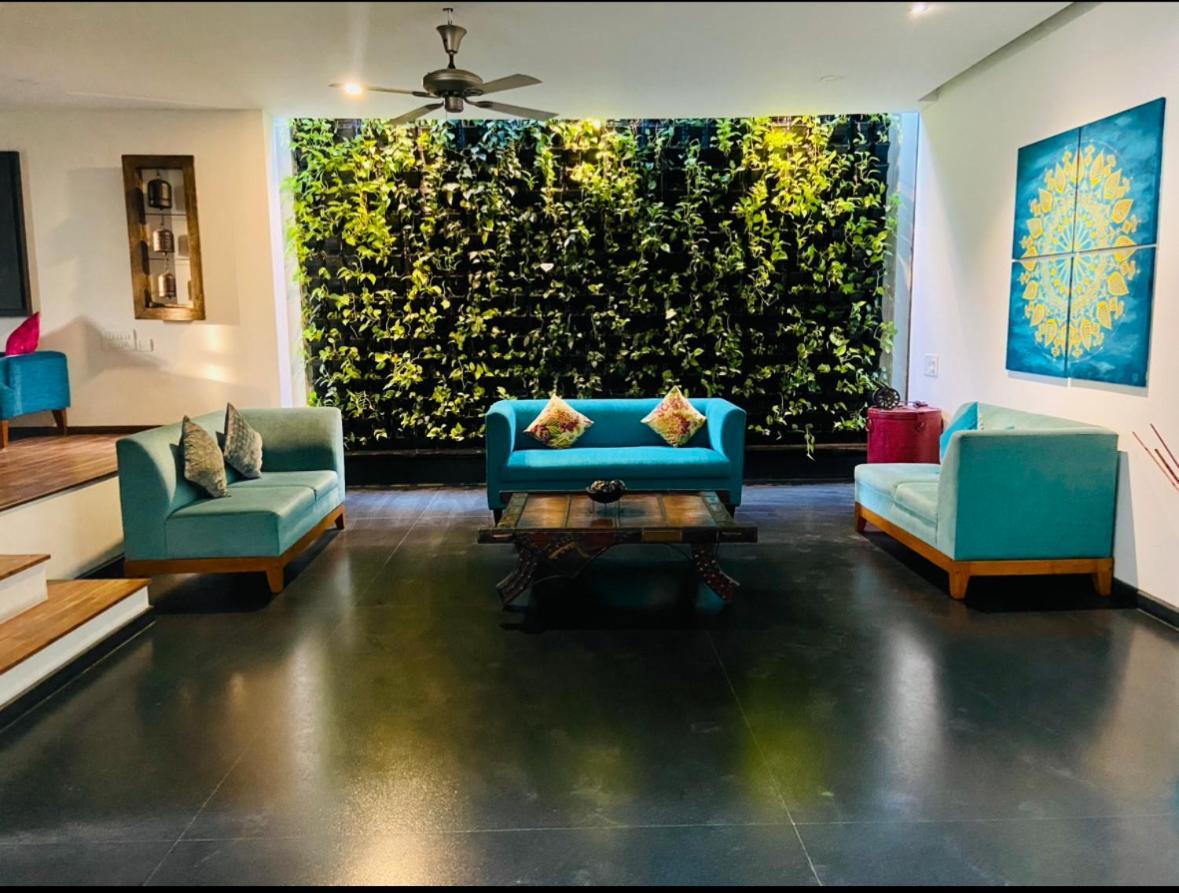 Aura Corporate Suites Hotel 3*