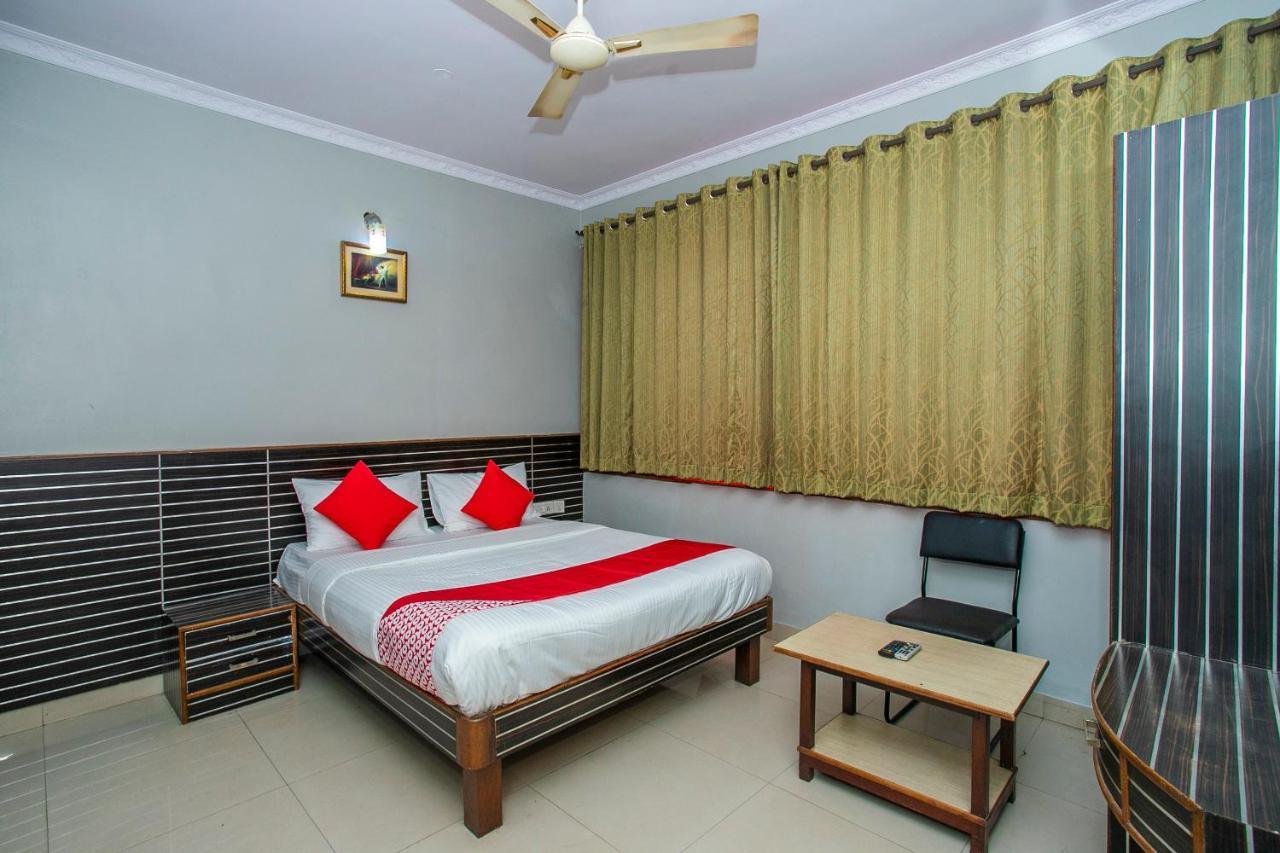 O White Near Lalbagh Botanical Garden 4*
