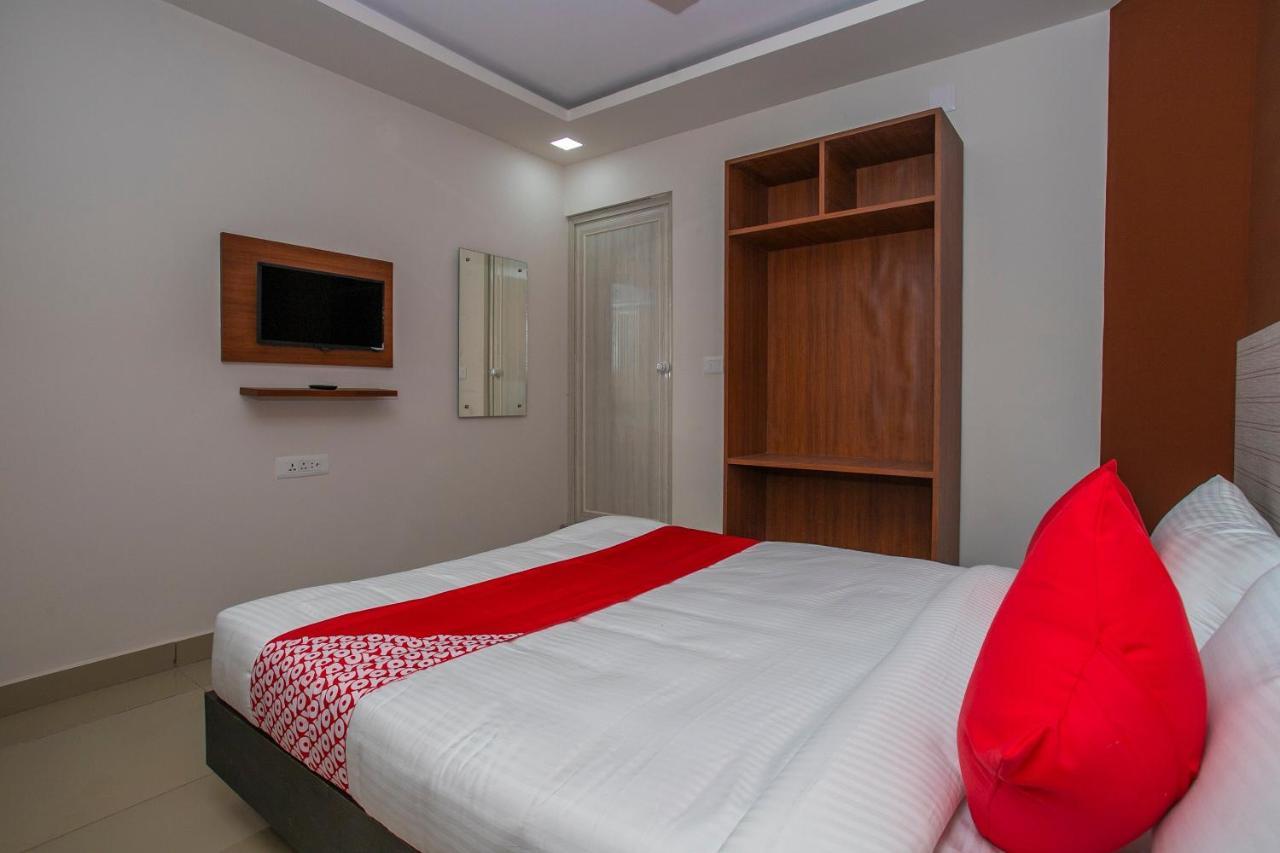 Hotel O Varcity Phi Premium Pavilion ,above Hdfc Bank ,near Anjaneya Temple Madiwala, Hosur Main R