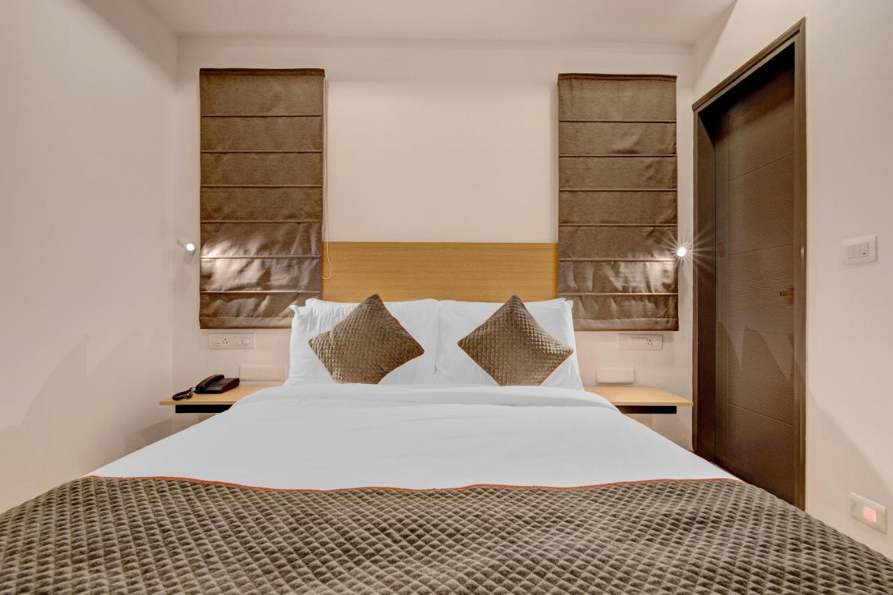 Hotel Townhouse Siri Residency
