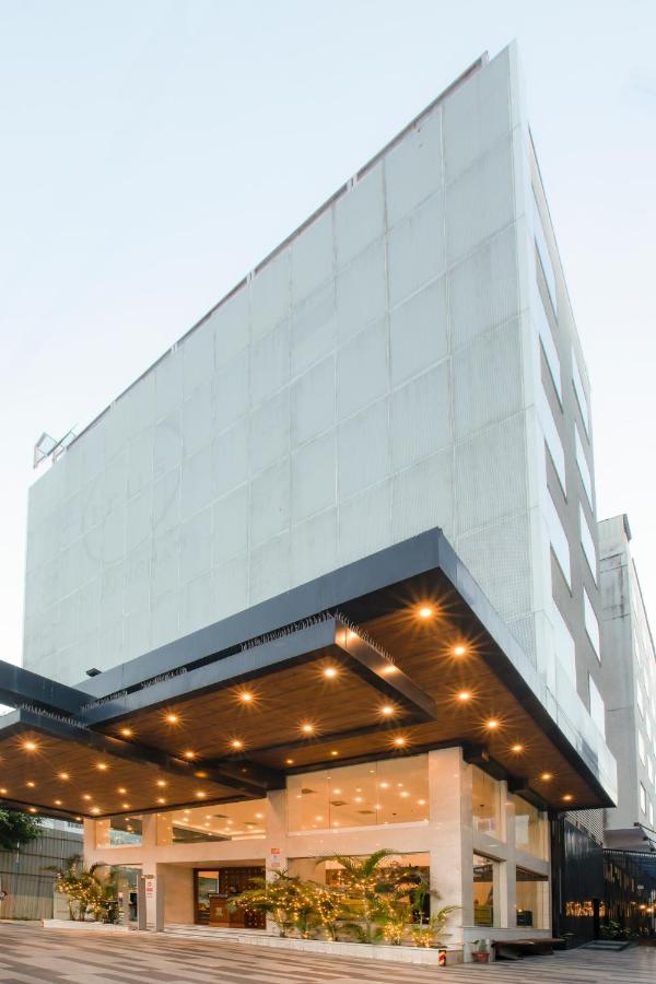 Hotel The Cunningham Bangalore