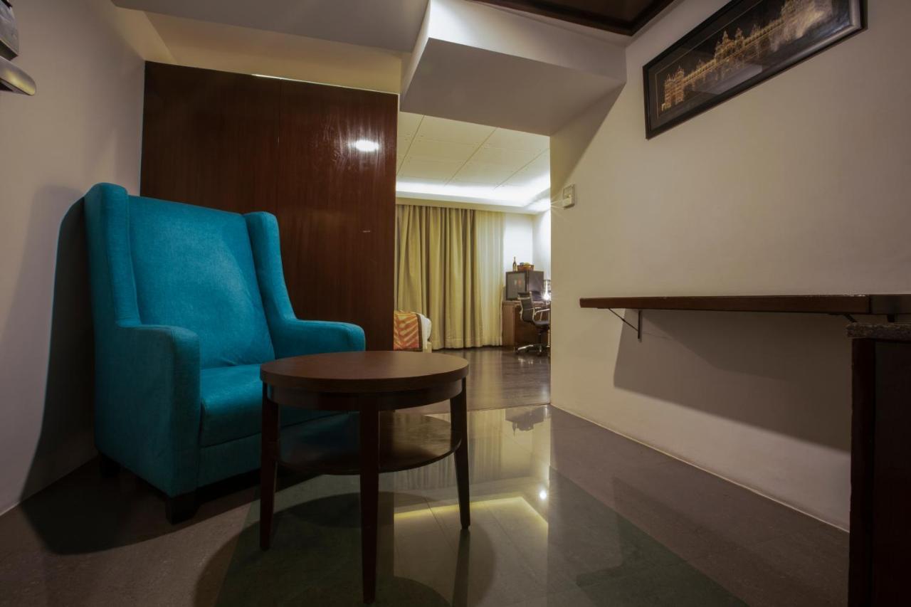 The Cunningham 4* Bangalore