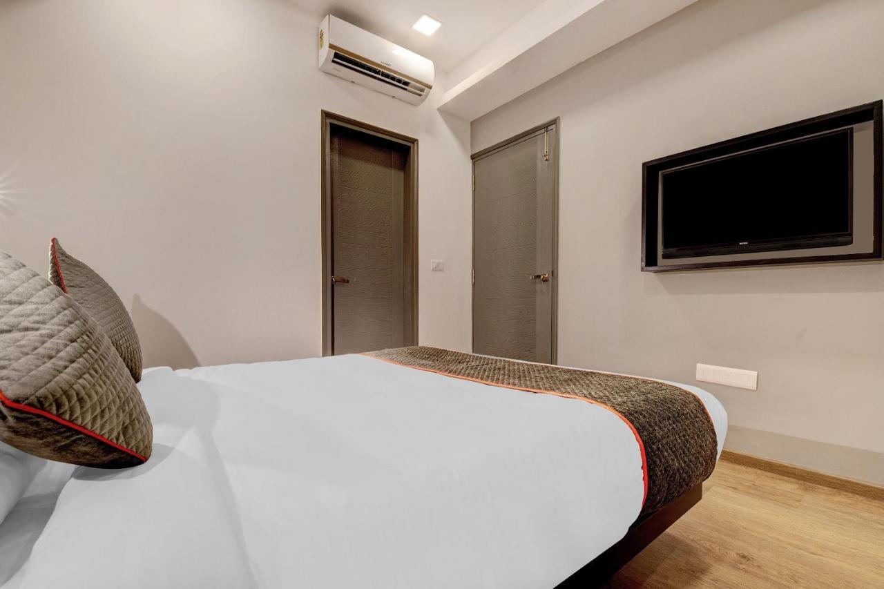 Hotel Townhouse Siri Residency