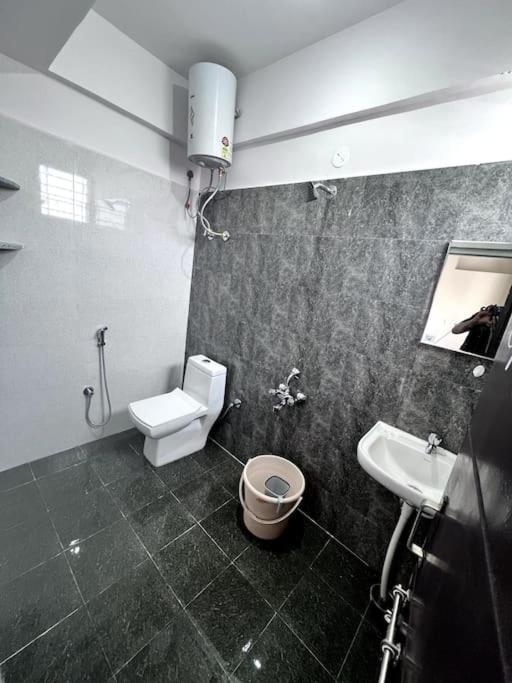 508: Airy One Bedroom Flat Apartment Bangalore
