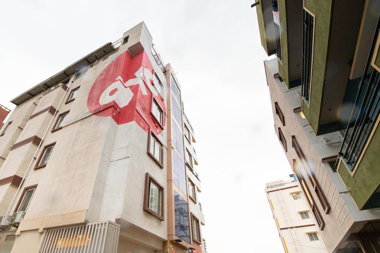 Hotel Capital O 9917 Sjr And Comforts Bangalore