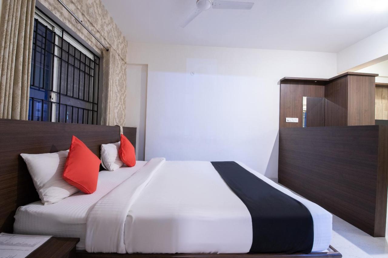 Hotel Capital O 9917 Sjr And Comforts 3*