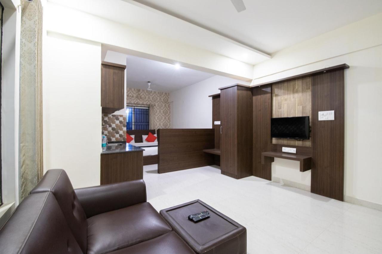 Hotel Capital O 9917 Sjr And Comforts