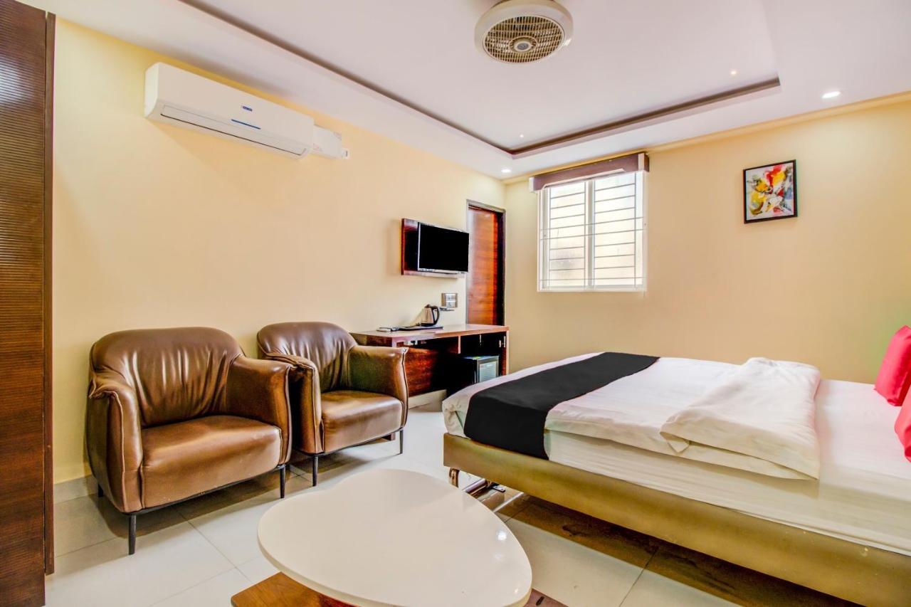Hotel Capital O 5381 The Emirates 3*