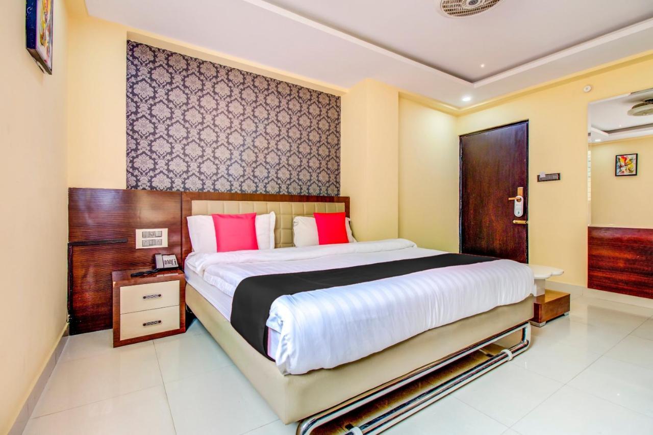 Capital O 5381 The Emirates Hotel