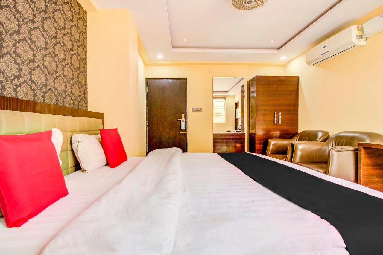 Capital O 5381 The Emirates Hotel 3*