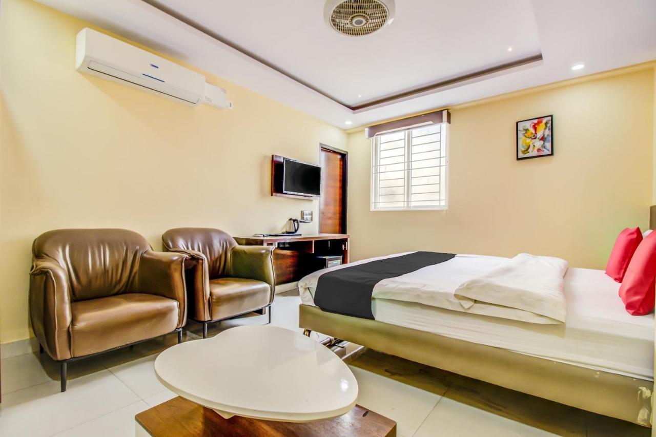 Hotel Capital O 5381 The Emirates
