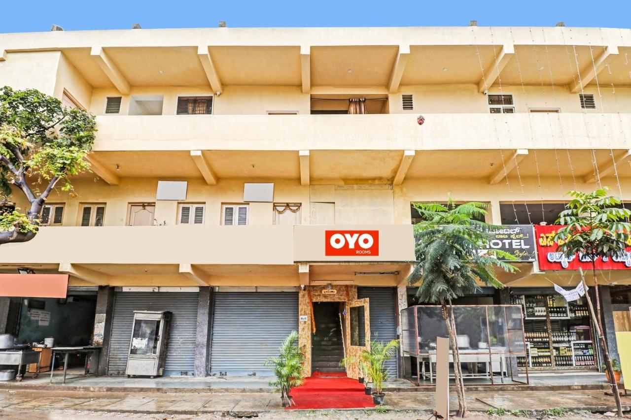 Oyo Flagship Golden Suites Bangalore